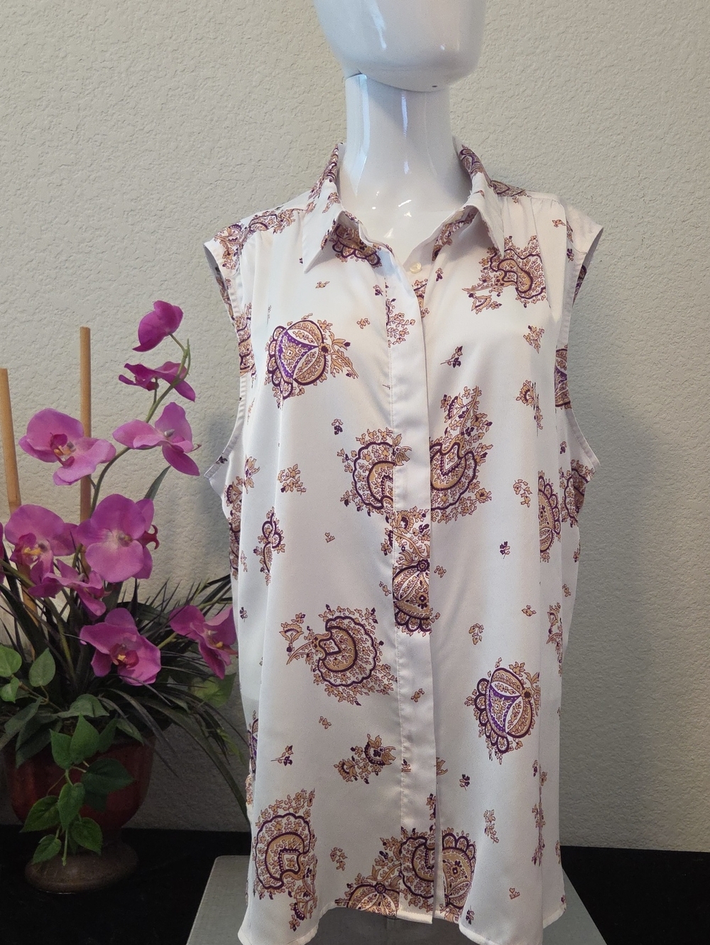 Ann Taylor White Sleeveless Paisley Button-Front Blouse